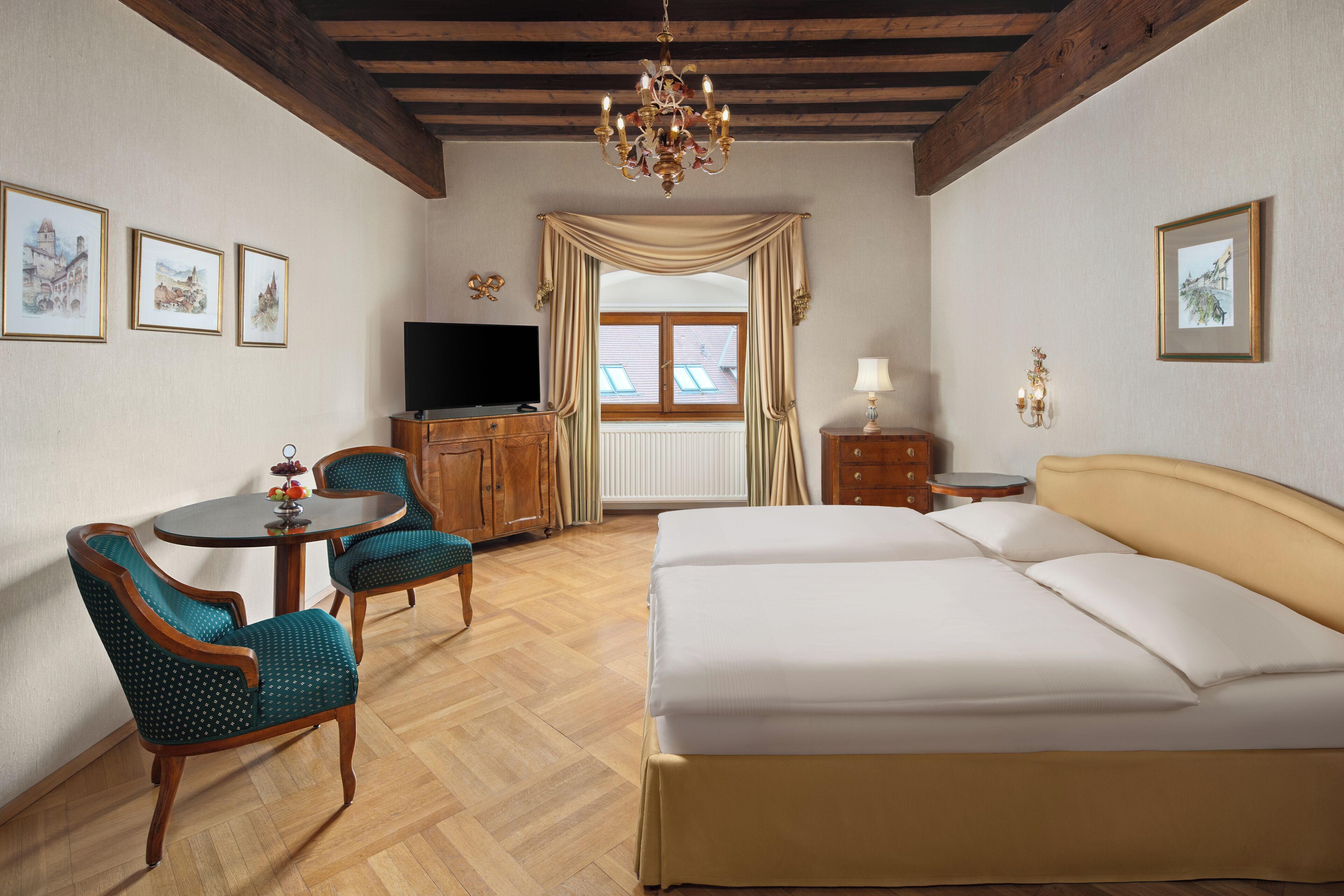 Basic-Doppelzimmer, Stadtblick | Italienische Bettbezüge von Frette, hochwertige Bettwaren, Minibar