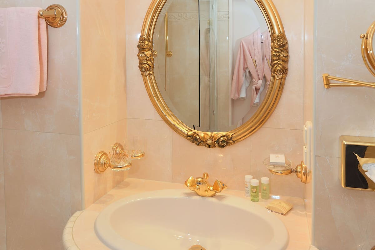 classic suite (country view) | 1 bedroom, frette italian sheets, premium bedding, minibar