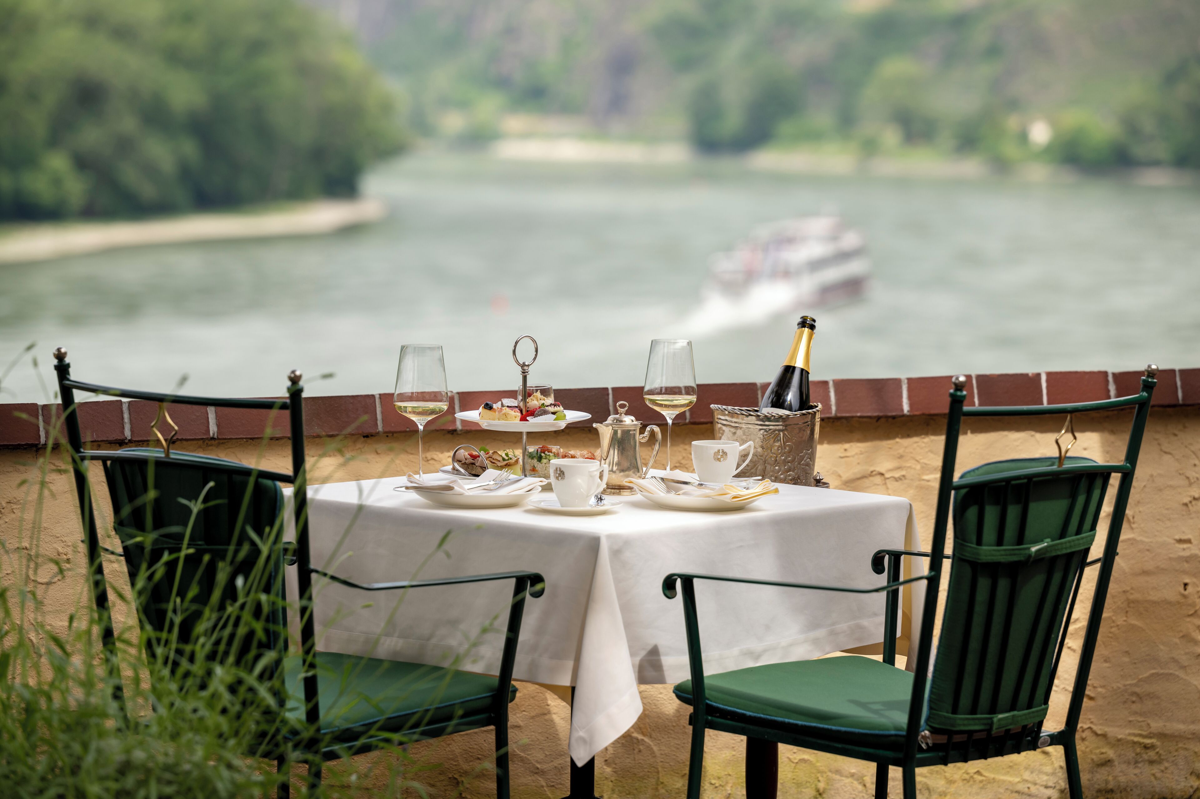 2 Restaurants; Mittagessen und Abendessen werden serviert