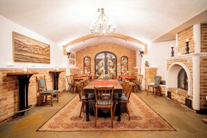 2 restaurants, lunch, dinner served; Modern European cuisine 