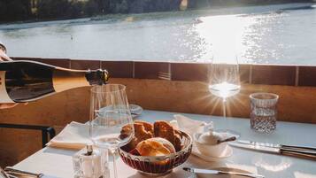 2 restaurants, lunch, dinner served; Modern European cuisine