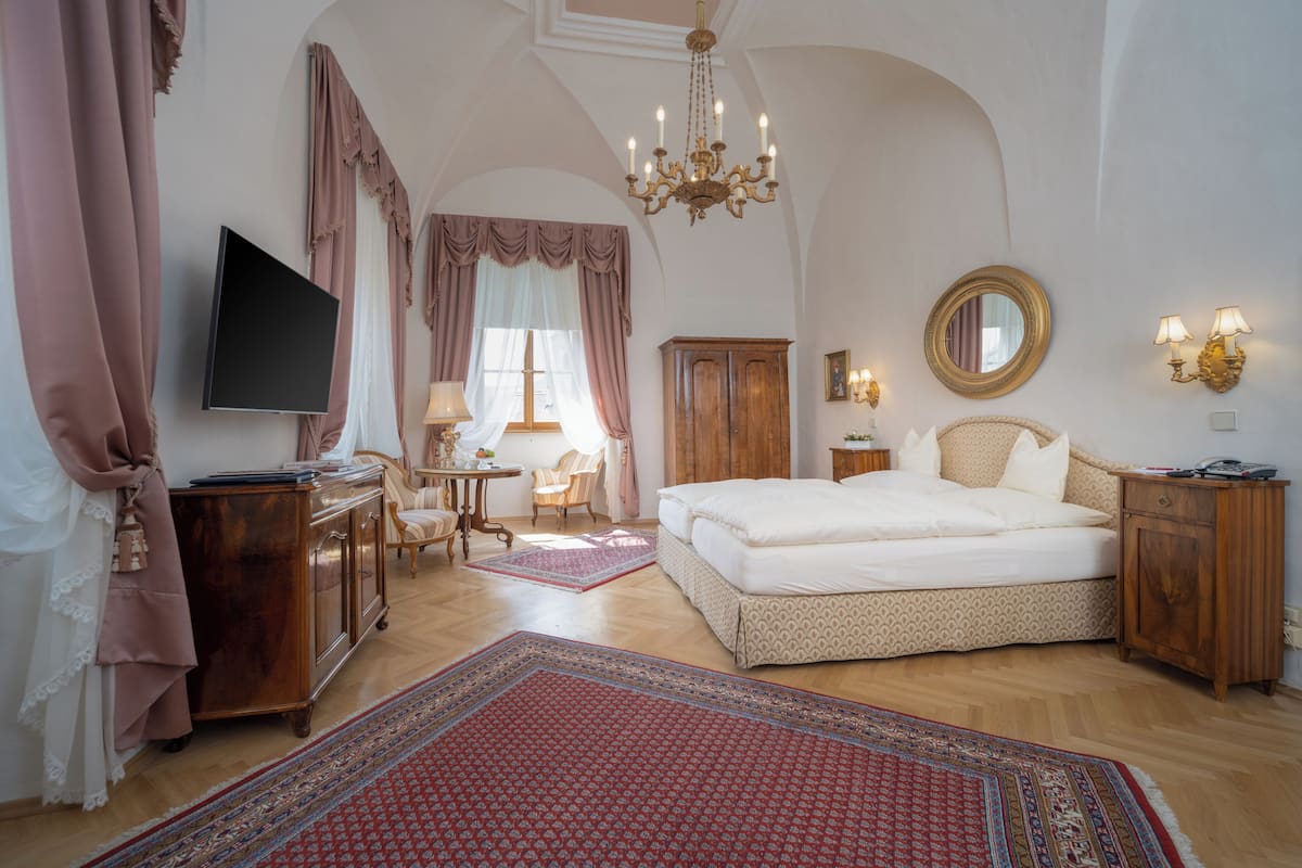 Classic-Suite, Stadtblick (Country View) | Italienische Bettbezüge von Frette, hochwertige Bettwaren, Minibar