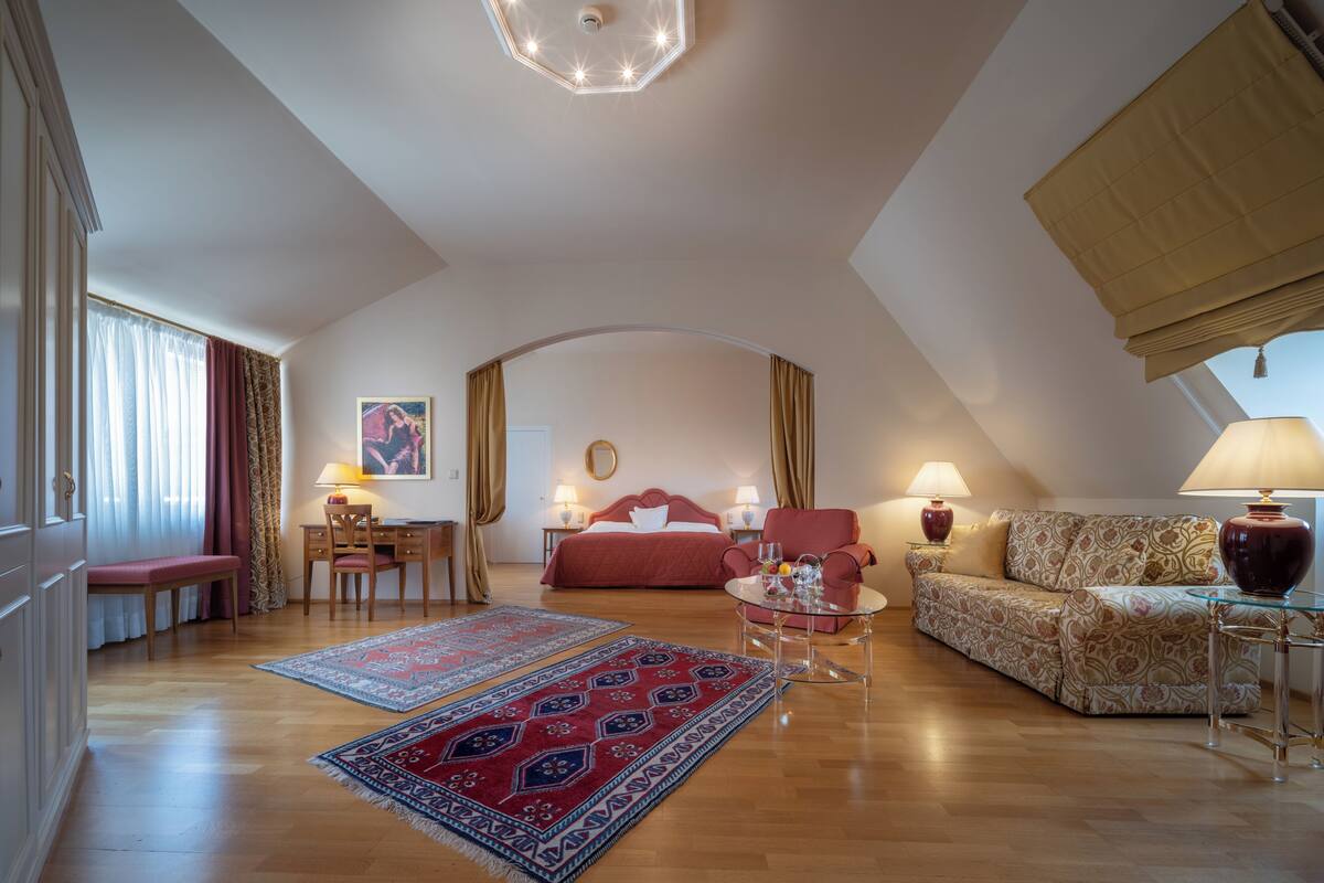 Frette Italian sheets, premium bedding, minibar, in-room safe