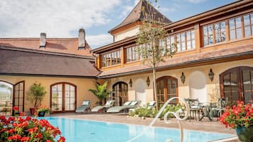 Indoor pool, outdoor pool, sun loungers