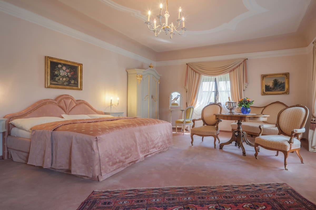 Traditional-Suite, Flussblick, Annex | Italienische Bettbezüge von Frette, hochwertige Bettwaren, Minibar