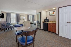 Hypo-allergenic bedding, in-room safe, desk, laptop workspace - Wingate by Wyndham Lima Downtown (Lima)