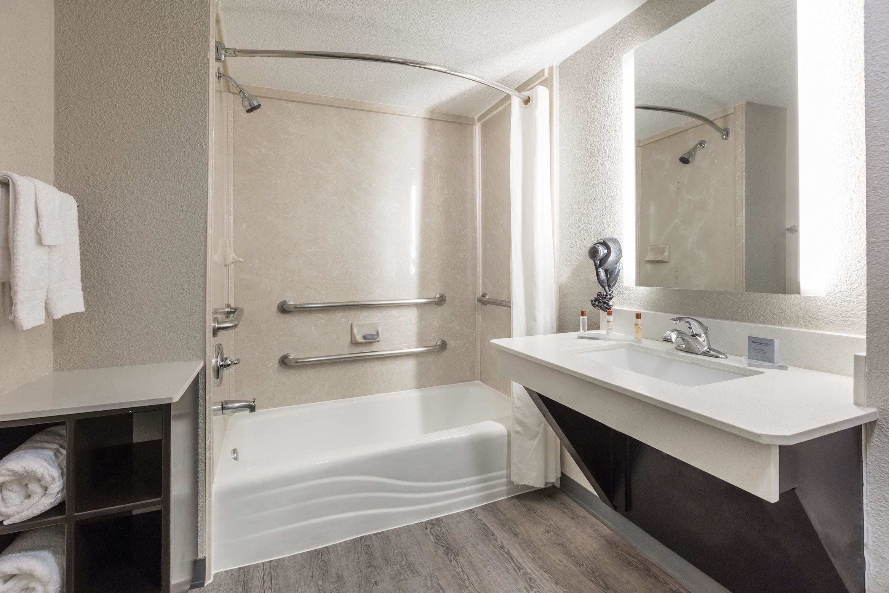 combined shower/bathtub, free toiletries, hair dryer, towels