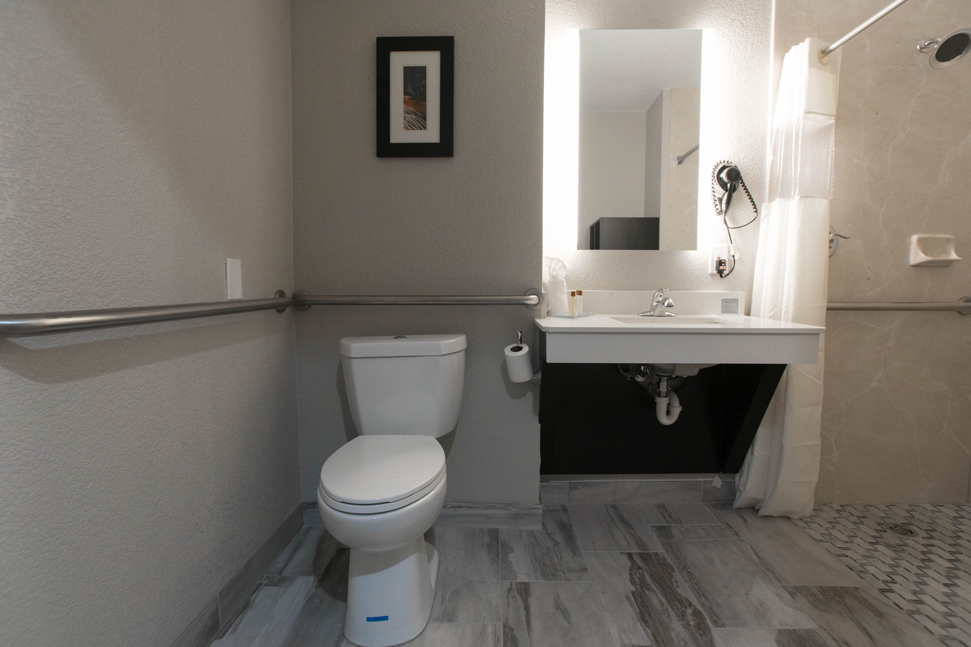 room, 2 double beds, smoking | bathroom | combined shower/bathtub, free toiletries, hair dryer, towels