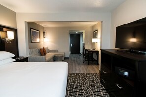 Room, 1 King Bed, Accessible, Non Smoking (Hearing, Tub w/ Grab Bars) | Premium bedding, in-room safe, desk, blackout drapes - Wingate by Wyndham Dallas Love Field (Dallas)