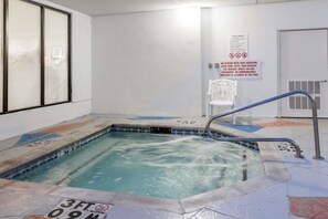 Una piscina cubierta