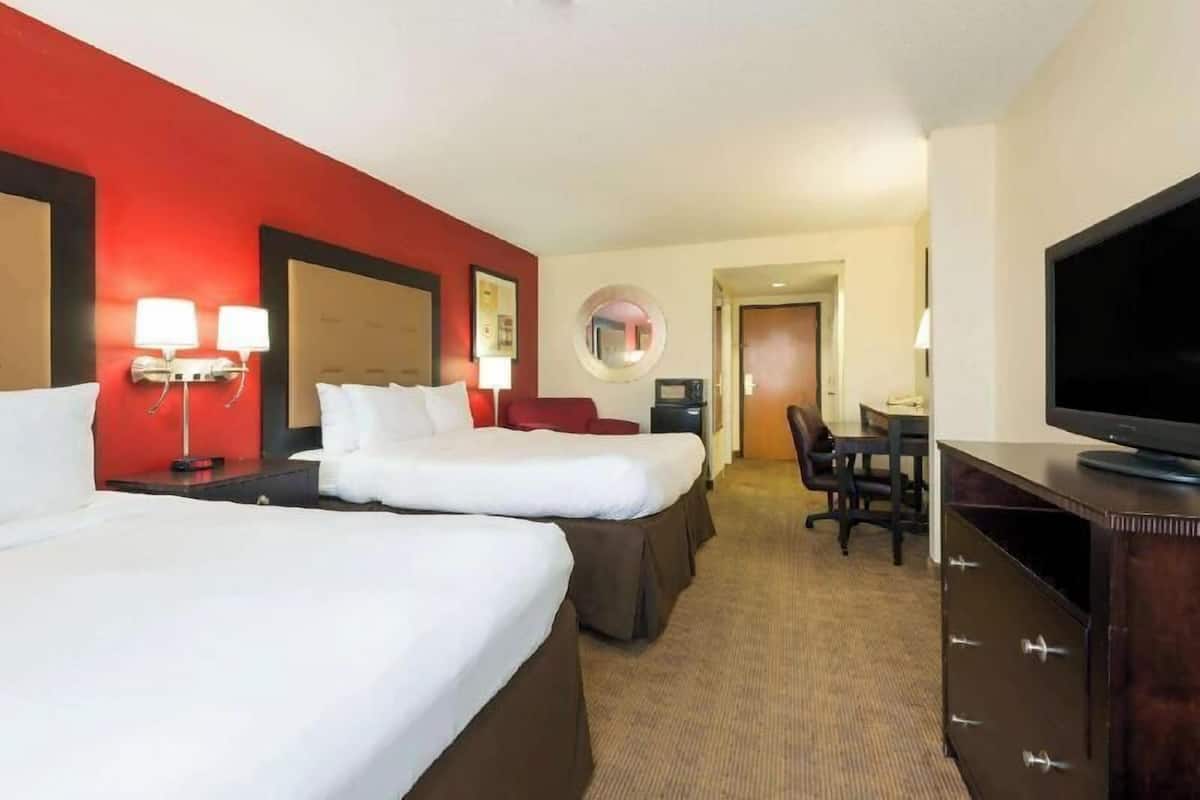 In-room safe, desk, iron/ironing board, free cribs/infant beds