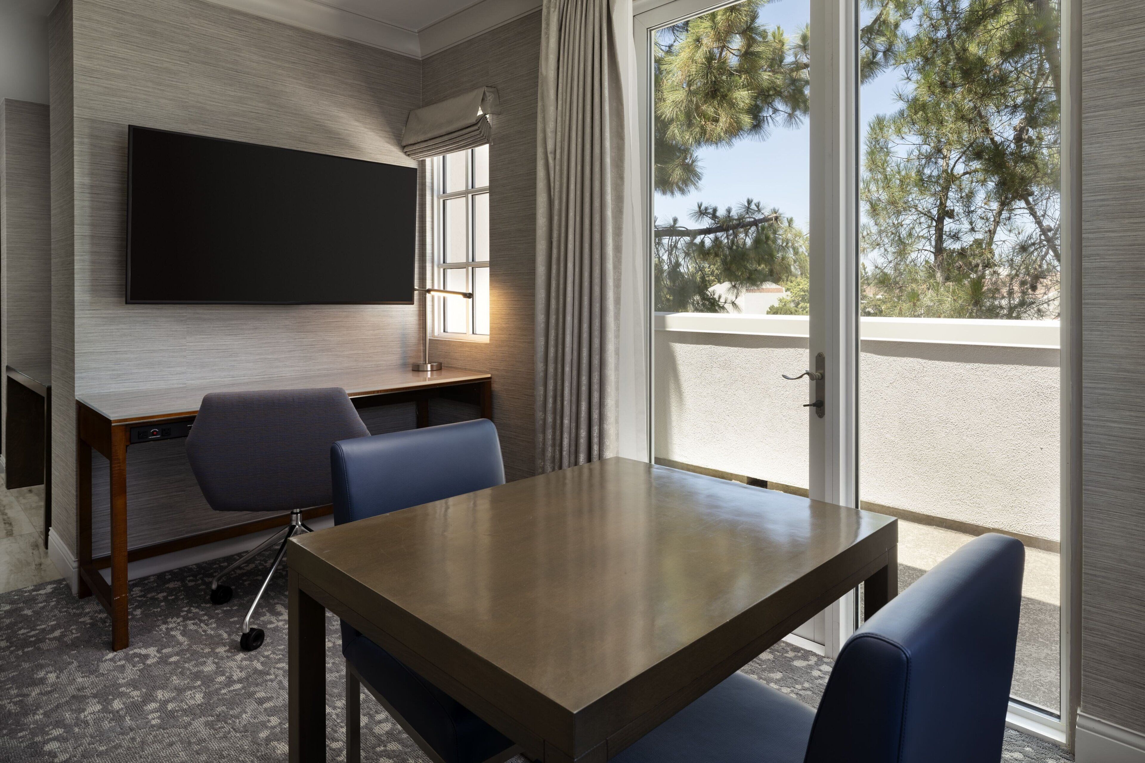 suite, 1 king bed, balcony, courtyard view | premium bedding, down duvets, pillow-top beds, minibar