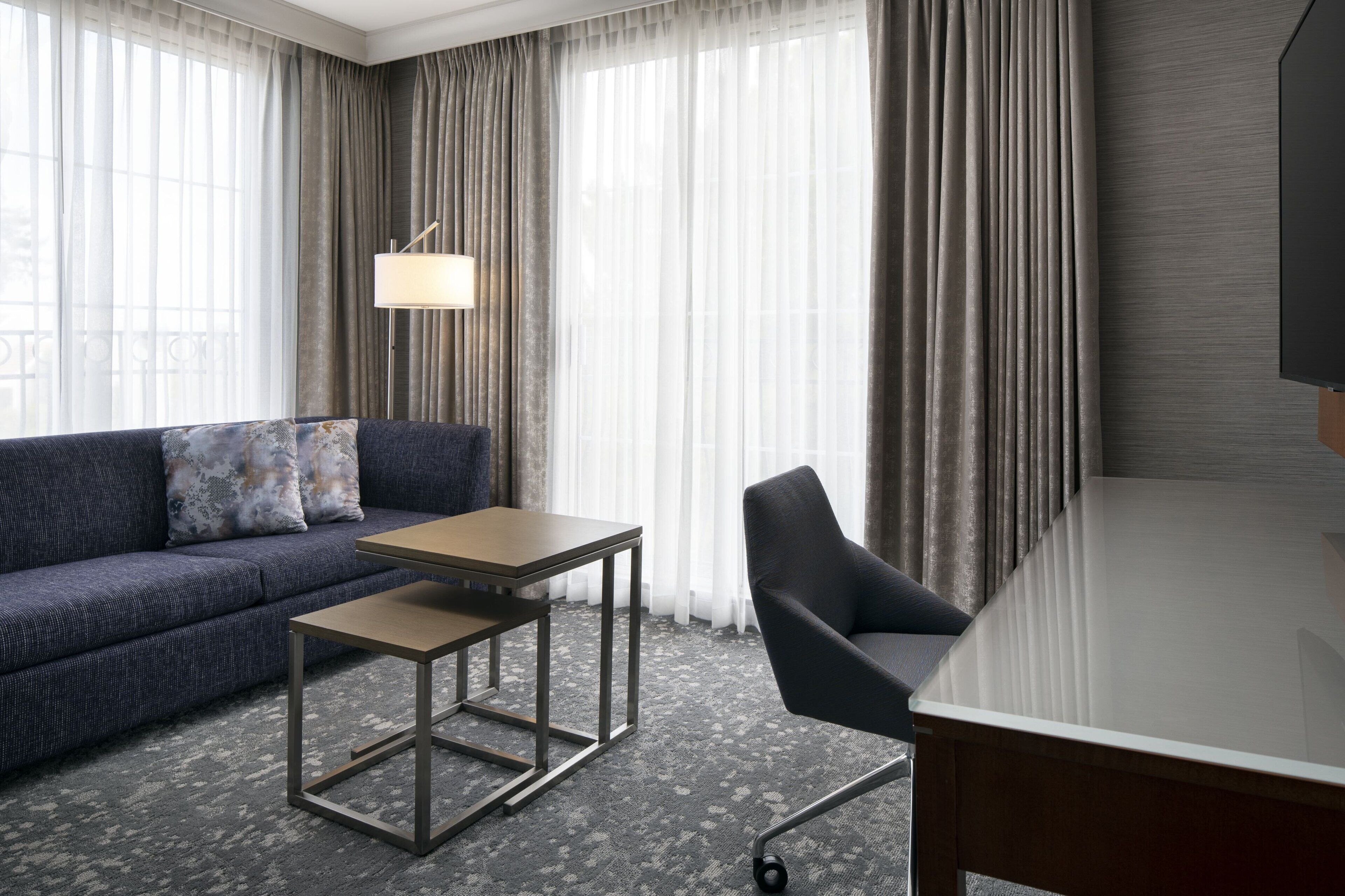 flat-screen tv, pay films