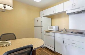 Deluxe Studio Suite | Private kitchen | Full-size fridge, microwave, stovetop, coffee/tea maker