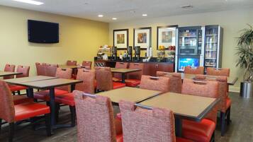 Tägliches inbegriffenes Frühstück zum Mitnehmen