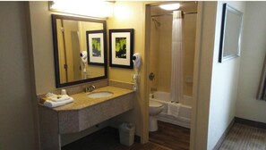 Desk, blackout drapes, iron/ironing board, free WiFi - Studio 6 Suites Jacksonville Deerwood Park FL (Jacksonville)