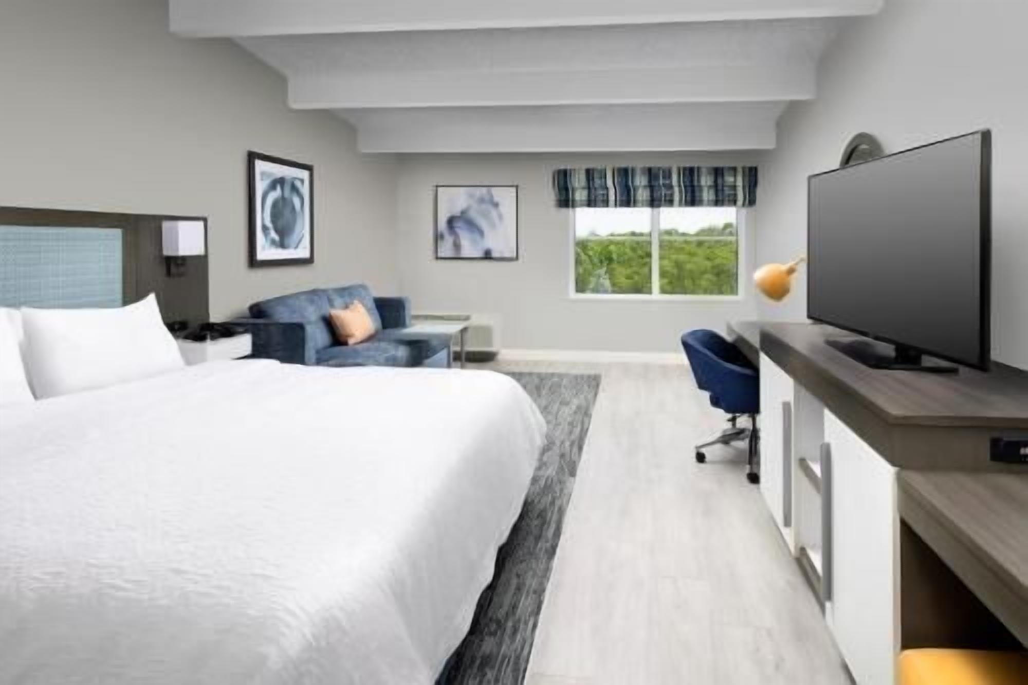 In-room safe, desk, laptop workspace, iron/ironing board