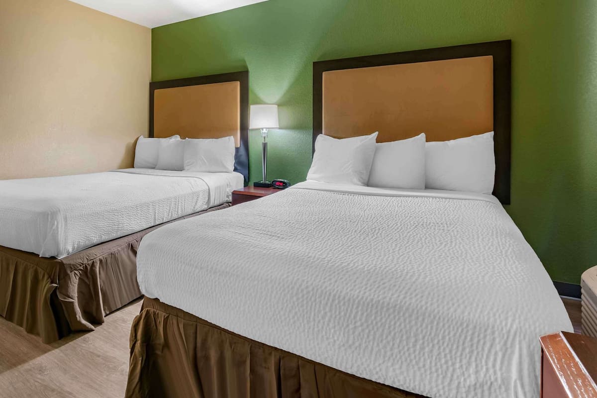 Studio, 2 Double Beds, Non Smoking | Desk, free WiFi, bed sheets