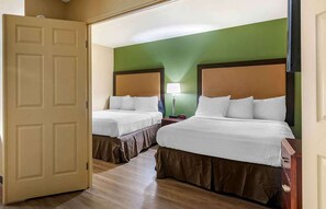 Suíte, 1 quarto, para não fumantes | Escrivaninha, Wi-Fi de cortesia, roupa de cama