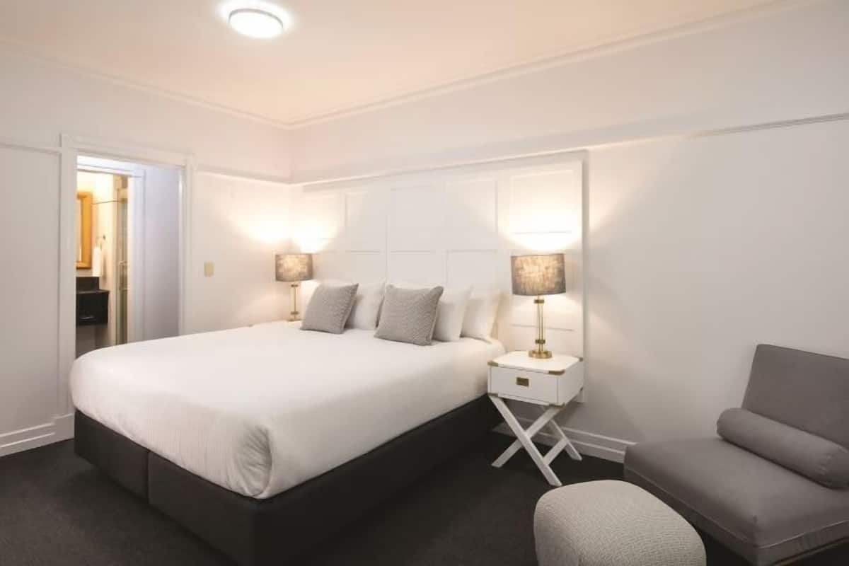 1 bedroom, in-room safe, laptop workspace, blackout drapes