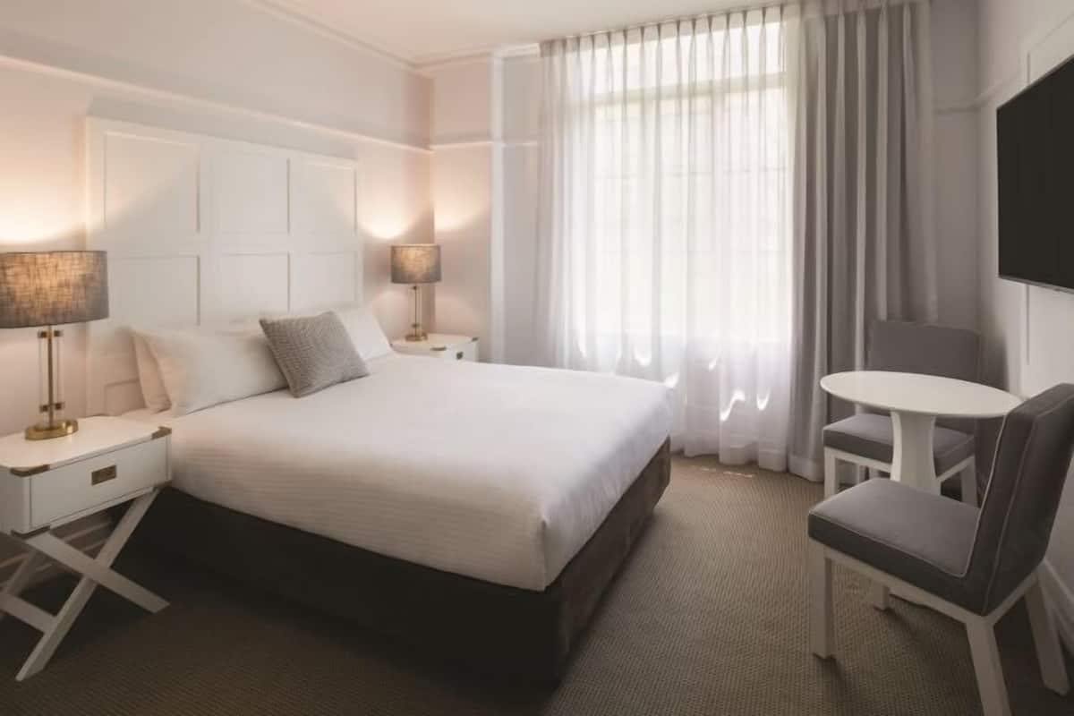 1 bedroom, in-room safe, laptop workspace, blackout drapes