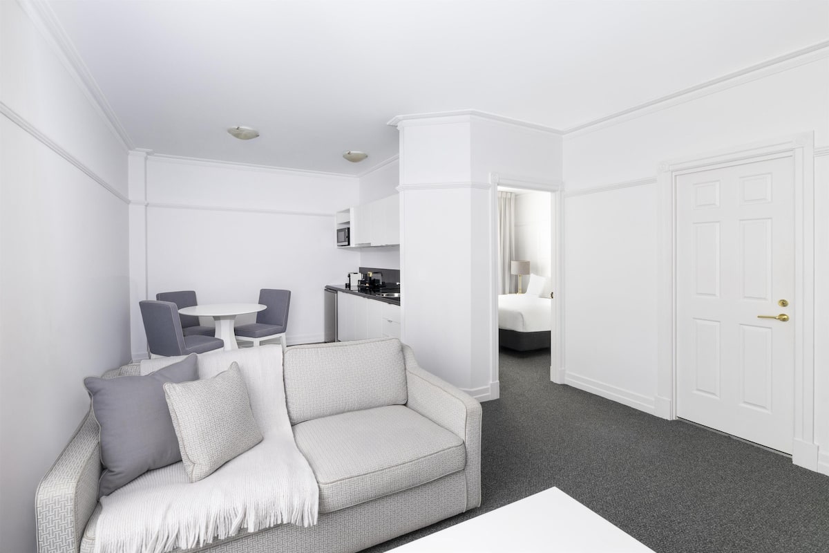 Premier One Bedroom Apartment | In-room safe, laptop workspace, blackout curtains, soundproofing