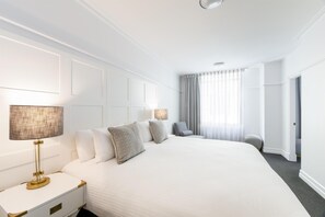 Apartamento estándar, 1 habitación | Caja fuerte, espacio para trabajar con un portátil, cortinas opacas