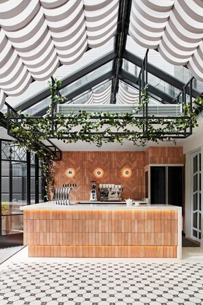 Lunch and dinner served