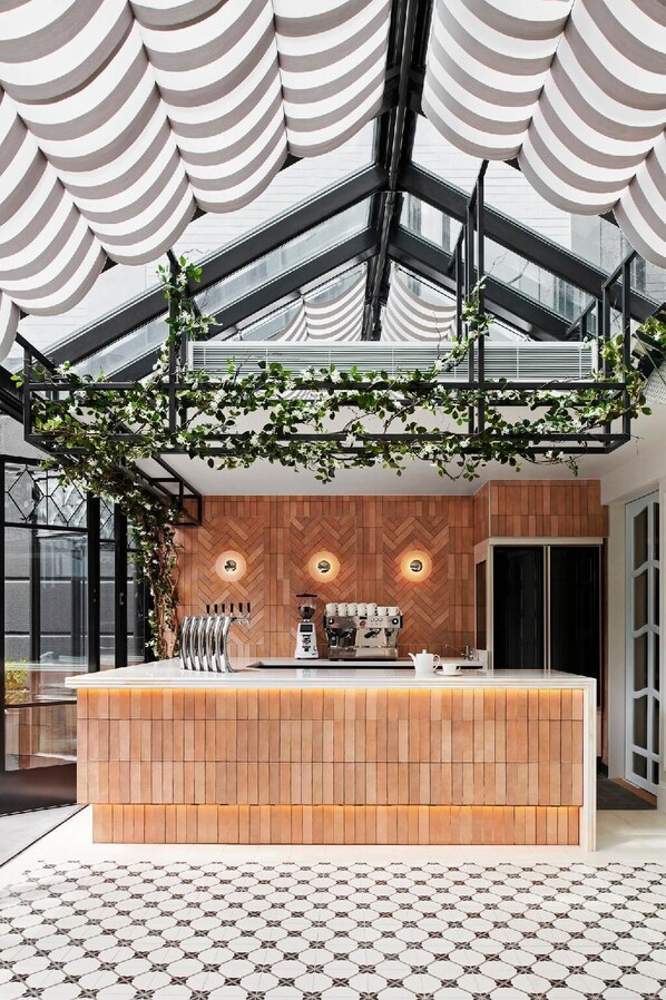 Lunsj og middag serveres