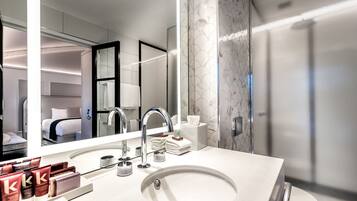 مستلزمات فاخرة للعناية الشخصية، مجففات شعر، برانس (أردية) حمّام