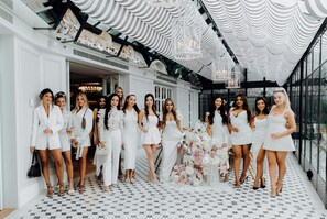 Déjeuner et dîner servis sur place