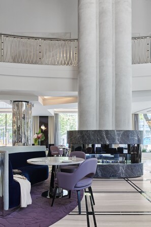 Lobby sitting area - The Royce (Melbourne)