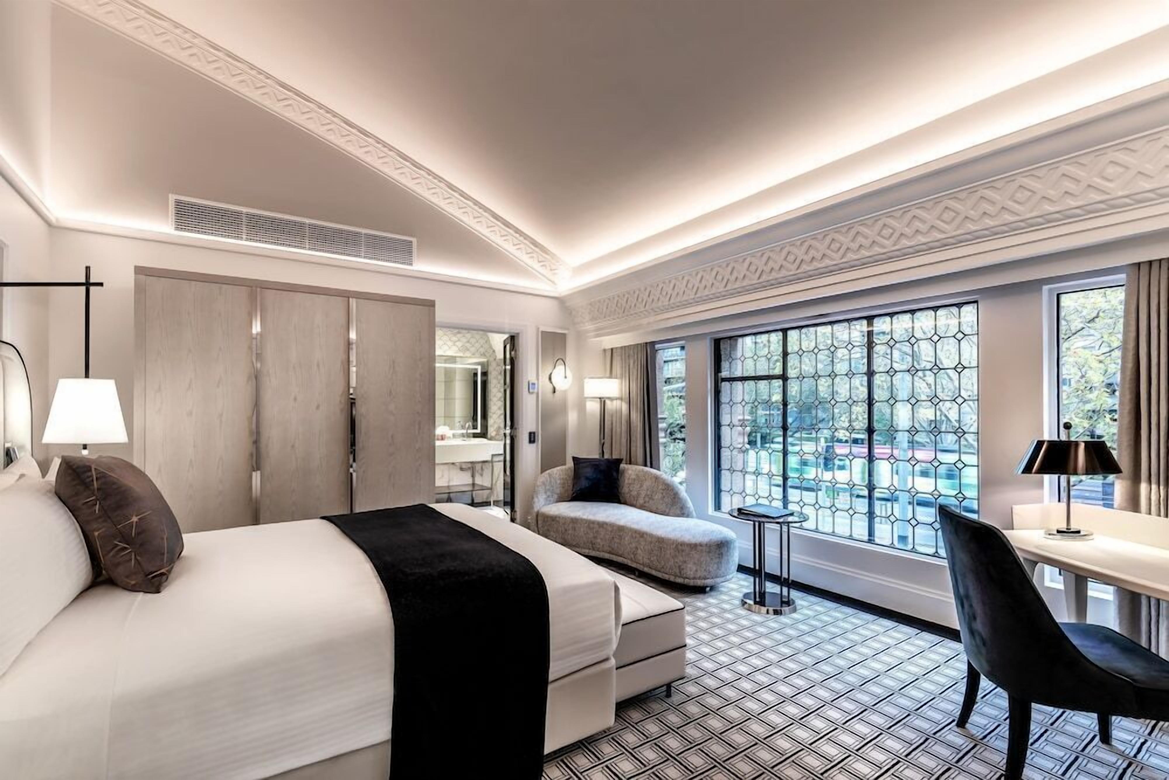 Ropa de cama de alta calidad, colchones con pillow-top y minibar 