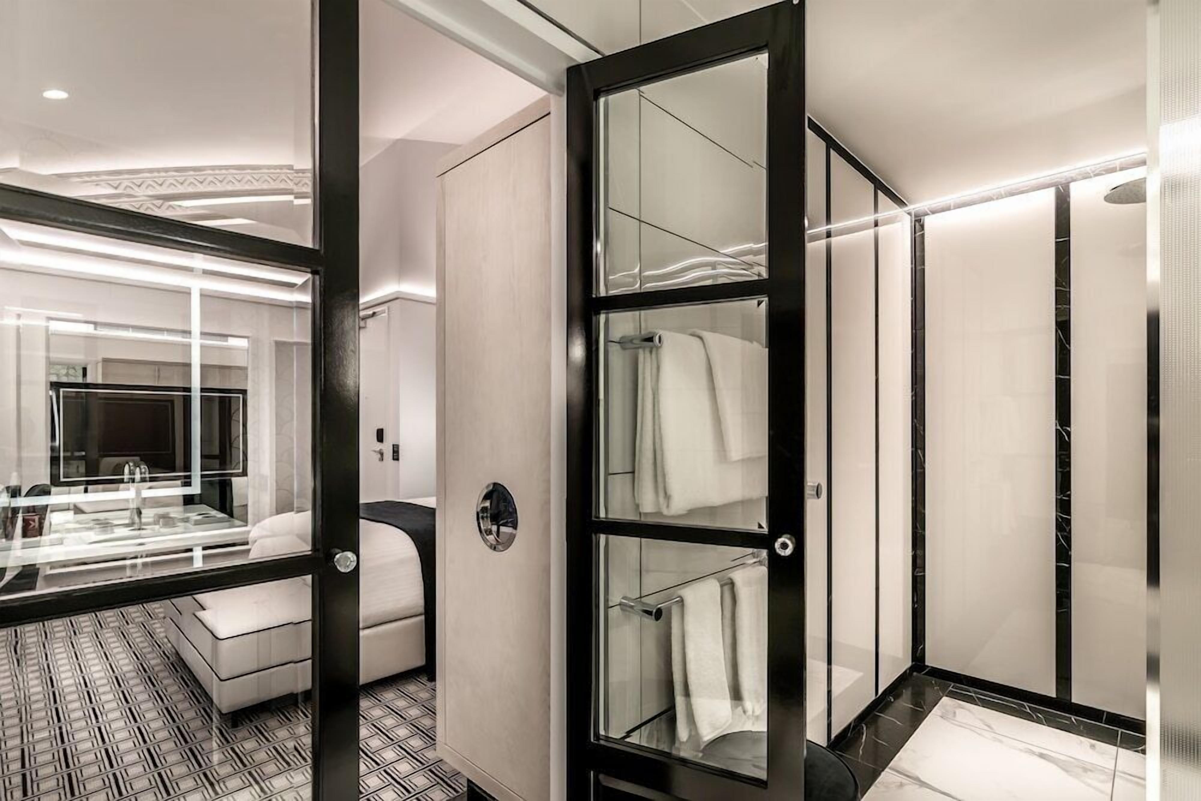 Premium bedding, pillow-top beds, minibar, in-room safe