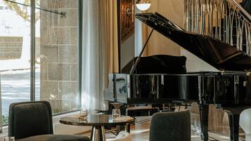 Lunch and dinner served