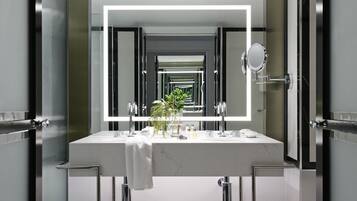 مستلزمات فاخرة للعناية الشخصية، مجففات شعر، برانس (أردية) حمّام