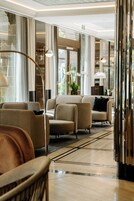 供應午餐及晚餐