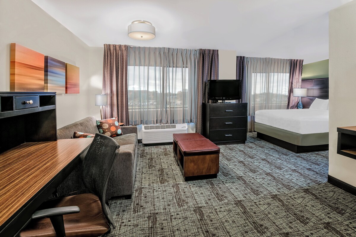 In-room safe, desk, iron/ironing board, WiFi (free)