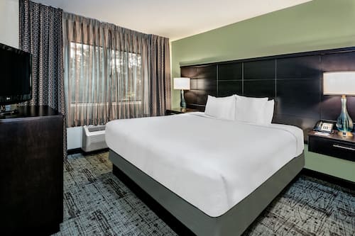 In-room safe, desk, iron/ironing board, free WiFi
