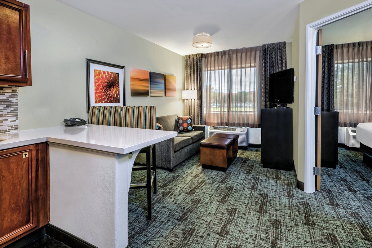 In-room safe, desk, iron/ironing board, WiFi (free)