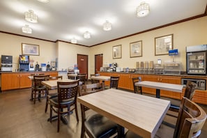 Tägliches inbegriffenes kontinentales Frühstück