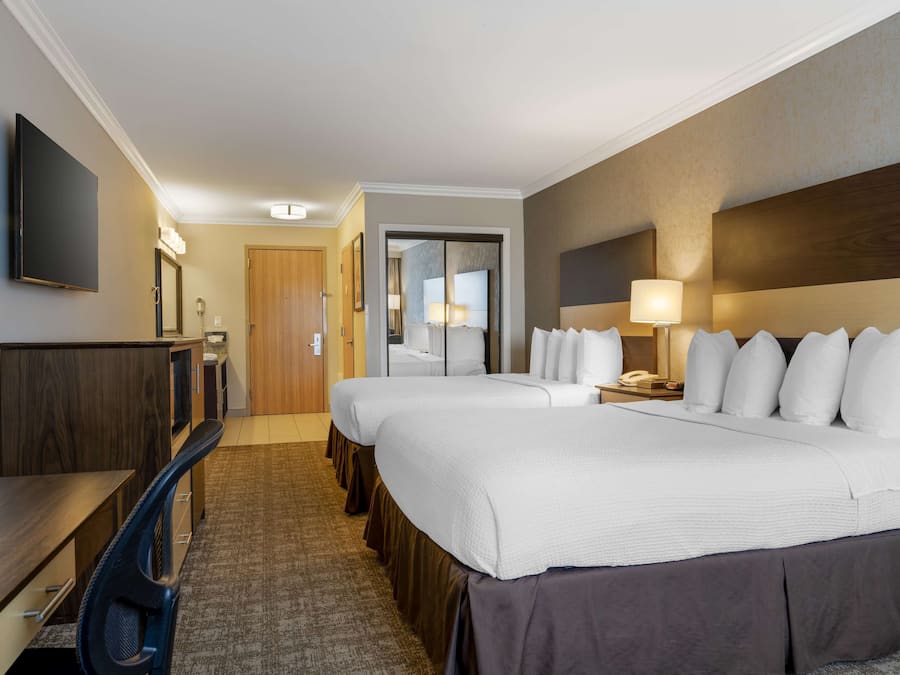 Standaard kamer, 2 queensize bedden, niet-roken, koelkast | Een bureau, een strijkplank/strijkijzer, gratis wifi, beddengoed