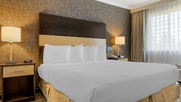 Habitación estándar, 1 cama de matrimonio grande, accesible para personas con discapacidad | Escritorio, tabla de planchar con plancha, wifi gratis y ropa de cama