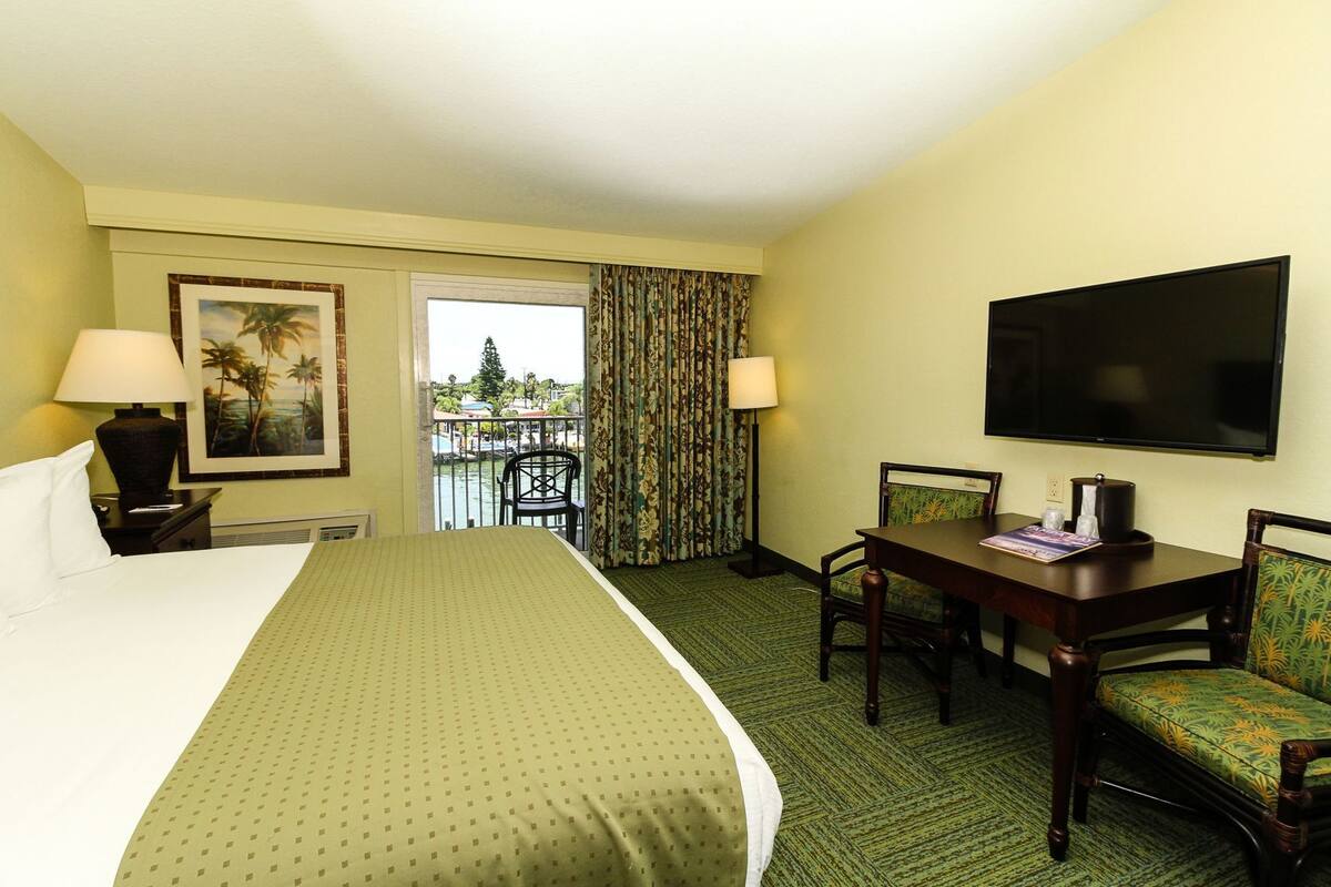 Premium bedding, pillowtop beds, in-room safe, desk