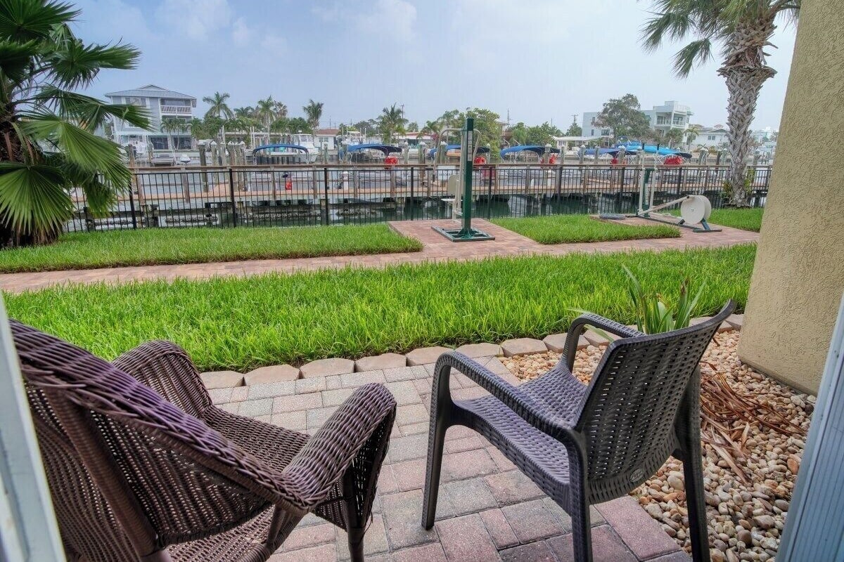 Habitación, 1 cama King size, vista a la marina | Ropa de cama de alta calidad y camas con pillow-top