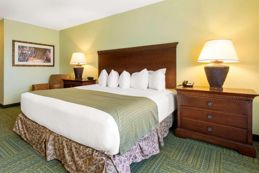 Premium bedding, pillowtop beds, in-room safe, desk