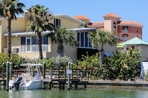 Dock