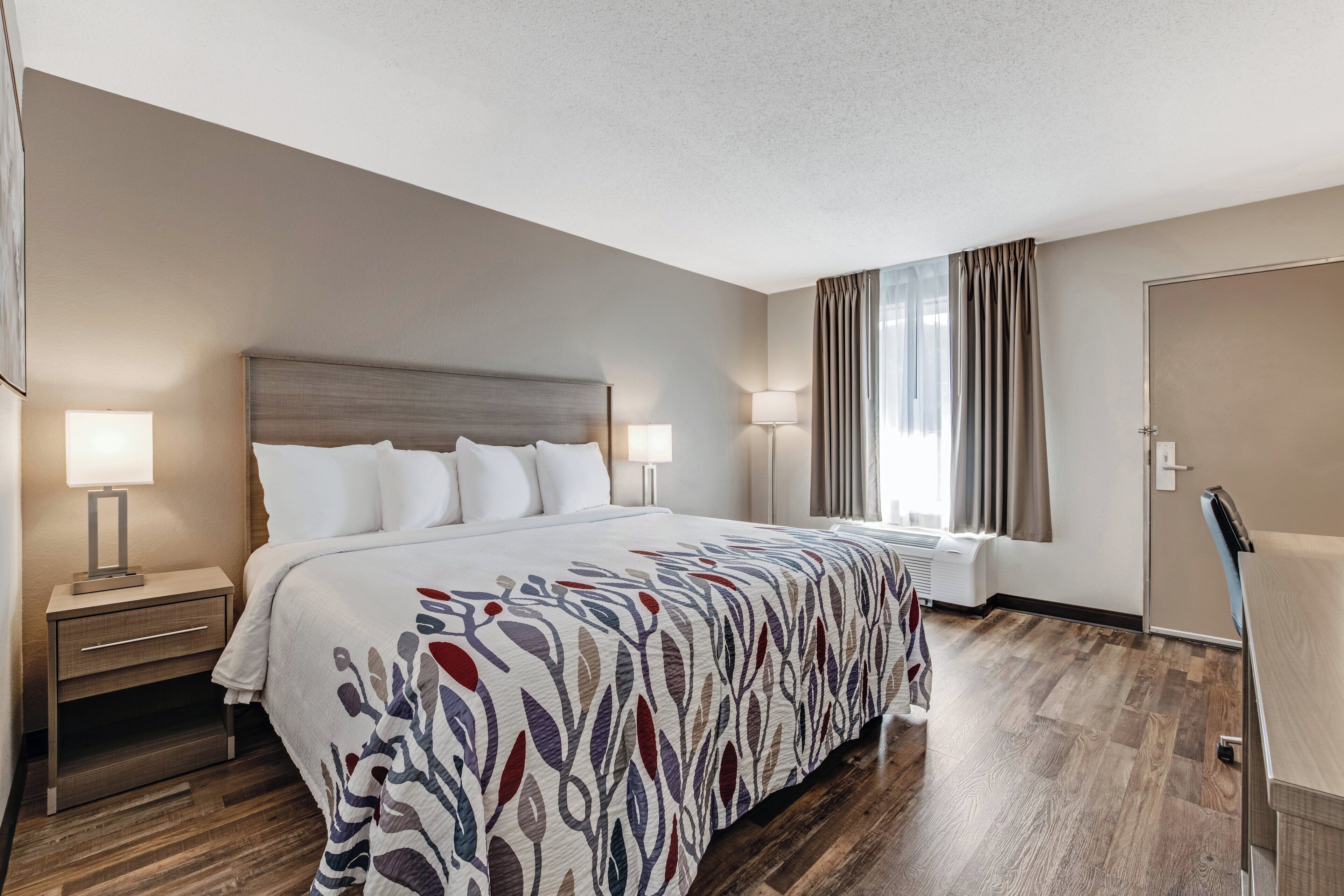 Blackout drapes, free WiFi, bed sheets