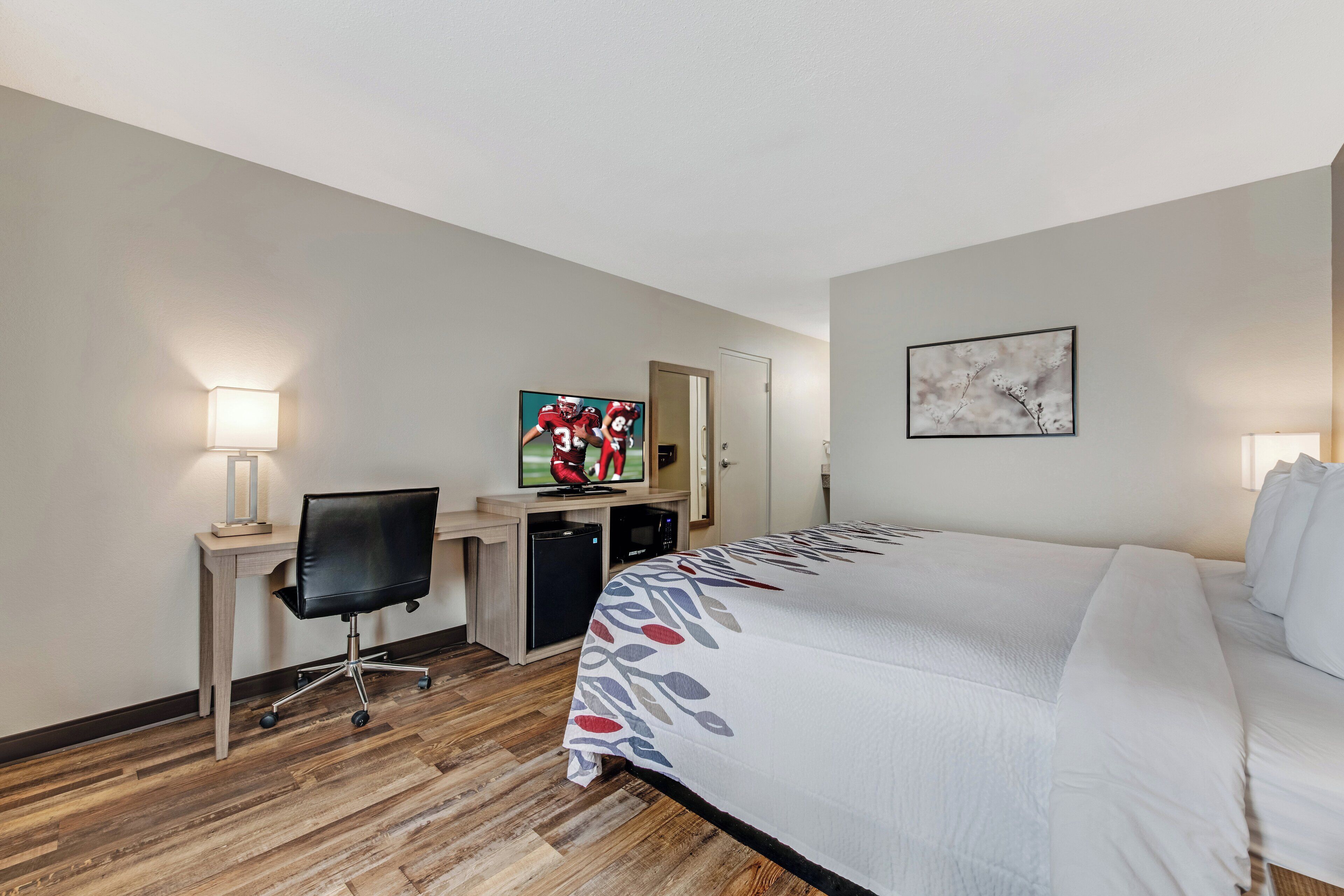 Cortinas opacas, wifi gratis, ropa de cama