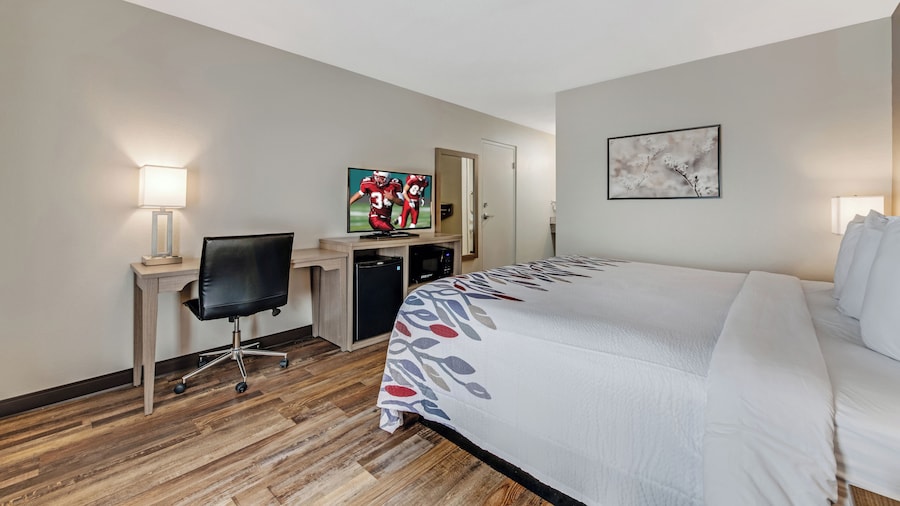 Red Roof Inn & Suites Wilkesboro